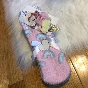 Aeropostale Girls 2 Pack Cozy Socks & 2 Hair Clips